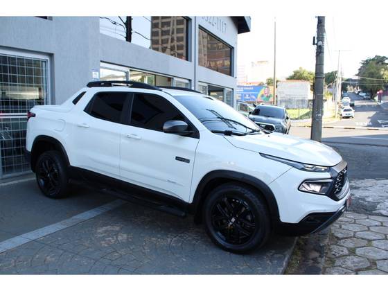 FIAT TORO 2.0 16V TURBO DIESEL ULTRA 4WD AT9 FIAT TORO 2.0 16V TURBO DIESEL ULTRA 4WD AT9